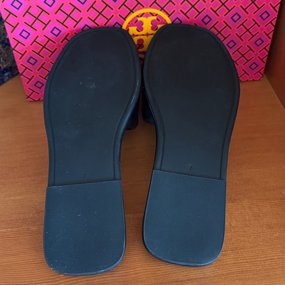 Tory Burch Double T Sport Slide size 7C (wide).
Worn once. - Picture 3 of 6